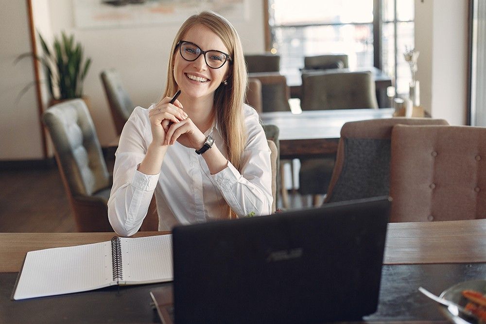 Female in front of laptop with smiling face