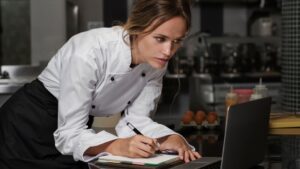 Free Stuff: Blog 2 Top Payroll Mistakes in Restaurants